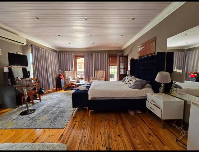 4 BEDROOM TOWNHOUSE FOR SALE IN VANDERBIJLPARK SW 5